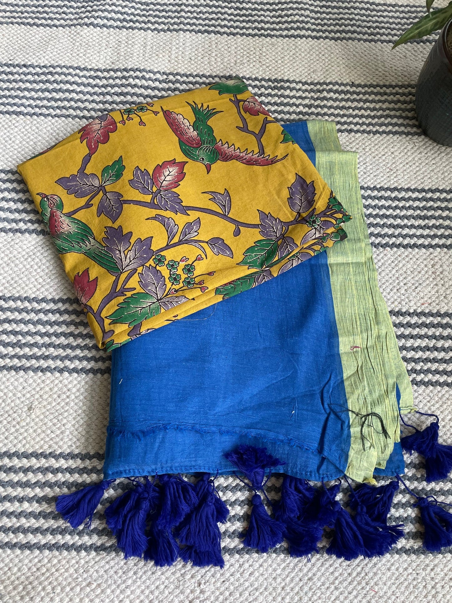 Plain Mulmul soft cotton saree with Contrast Blouse