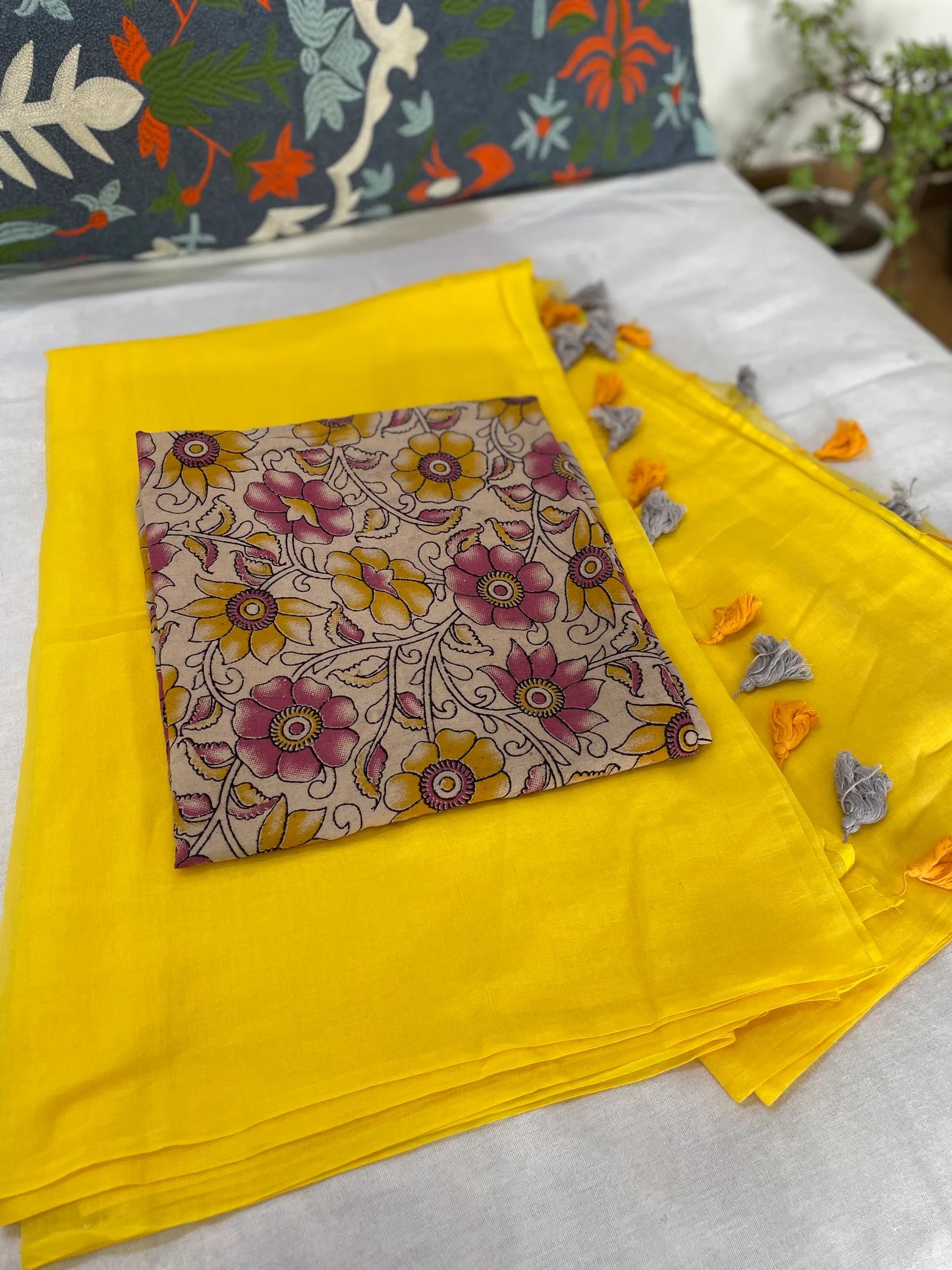 Plain Mulmul soft cotton saree with Contrast Blouse