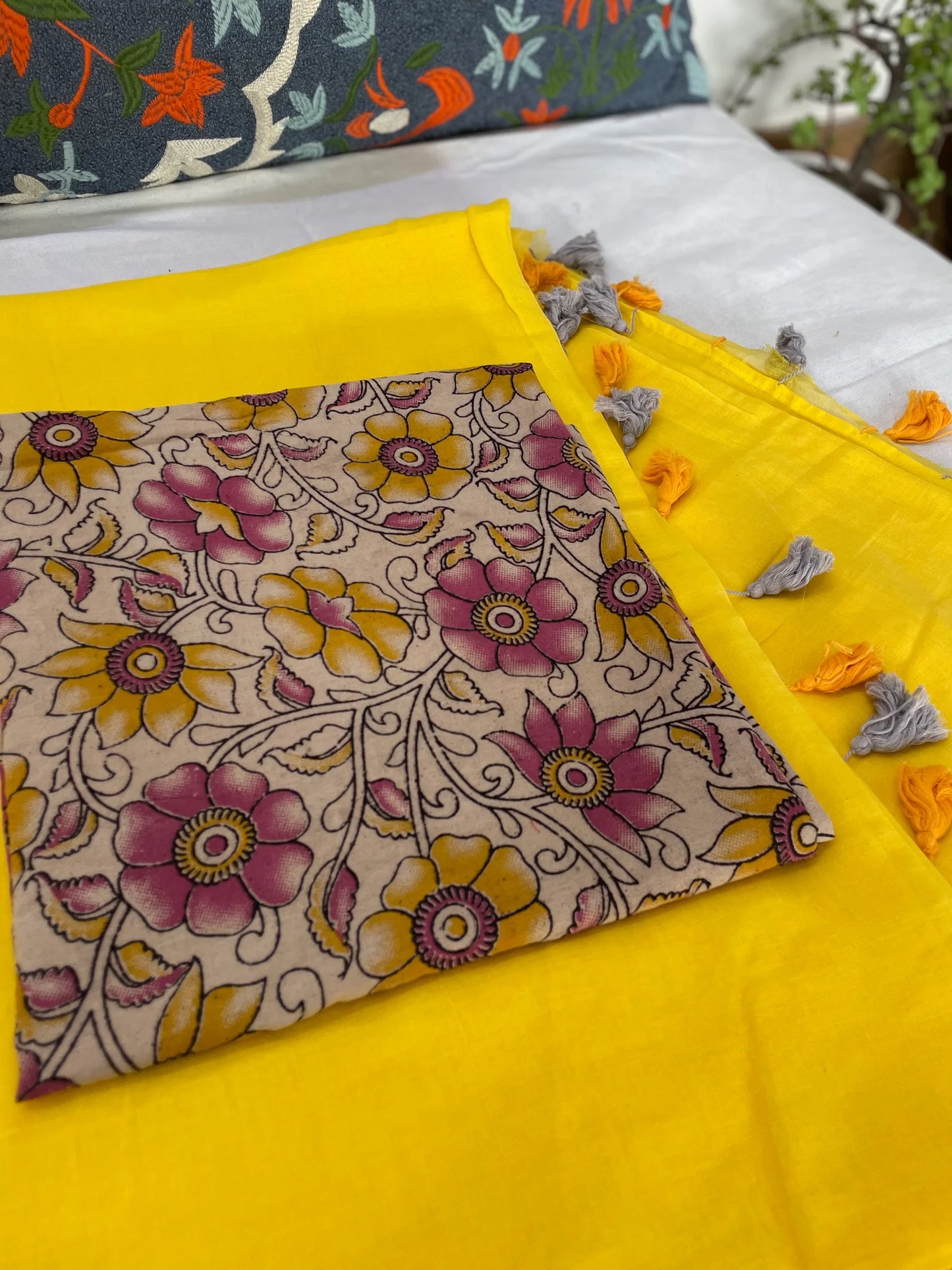 Plain Mulmul soft cotton saree with Contrast Blouse