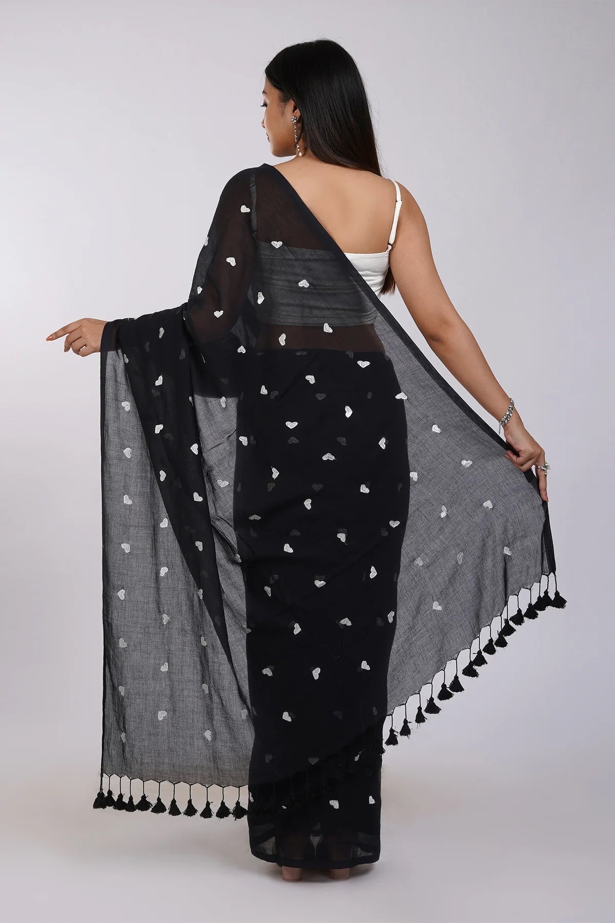 Mul cotton saree with Heart Embroidery