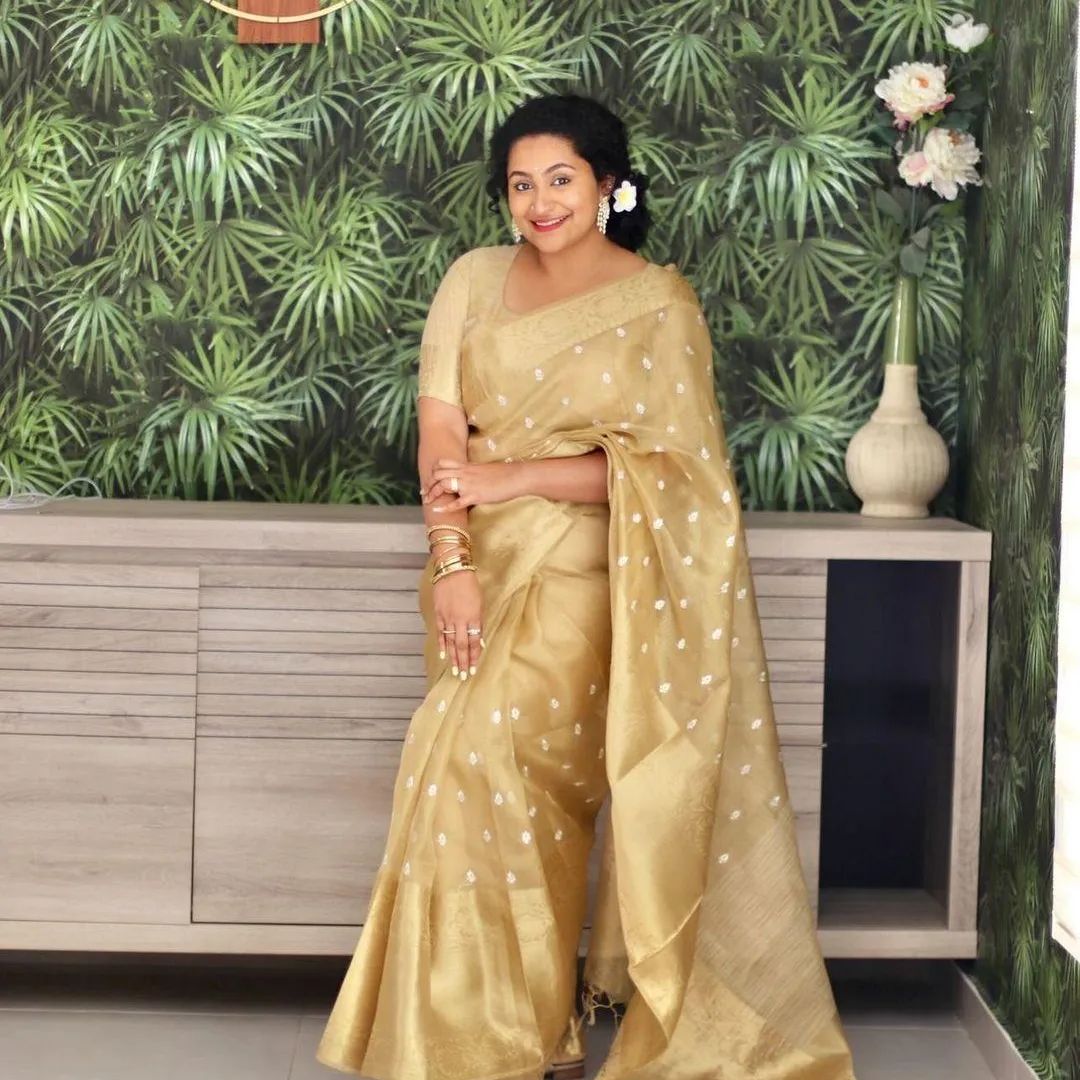 Parvathy Gold Tissue Silk Saree